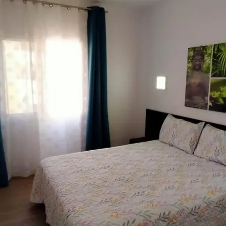 Apartman Luminoso Y Bonito Con Piscina En Frente Del Mar