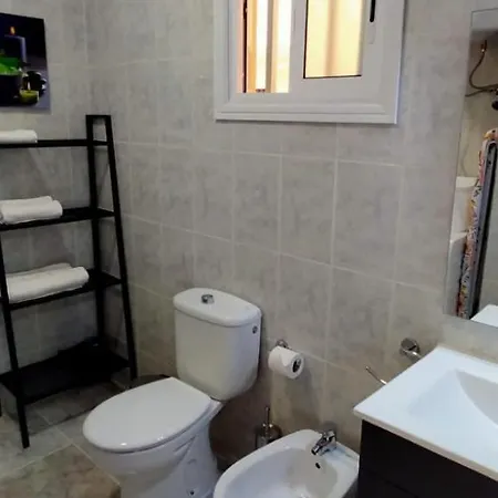 Luminoso Y Bonito Con Piscina En Frente Del Mar Лос Кристианос