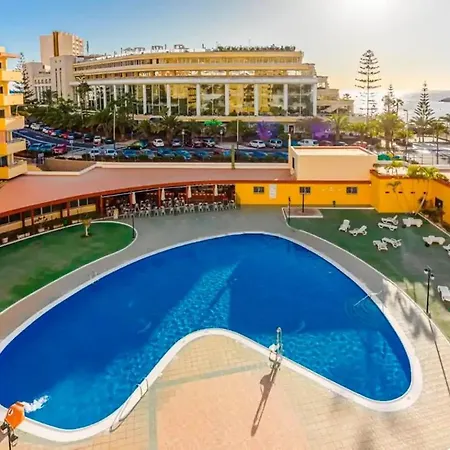 Luminoso Y Bonito Con Piscina En Frente Del Mar Los Cristianos