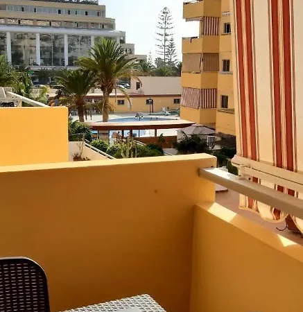 Luminoso Y Bonito Con Piscina En Frente Del Mar Апартаменты Лос Кристианос