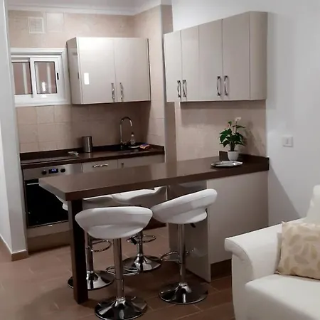 Luminoso Y Bonito Con Piscina En Frente Del Mar * Лос Кристианос