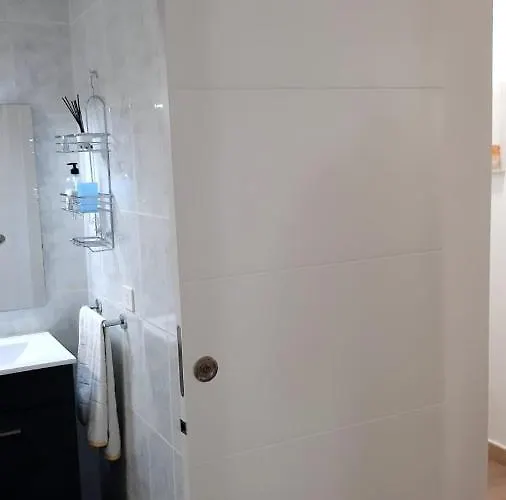 Apartmán Luminoso Y Bonito Con Piscina En Frente Del Mar Los Cristianos (Tenerife)